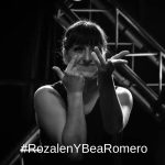 Rozalén, cantante con interprete de leguaje de los signos